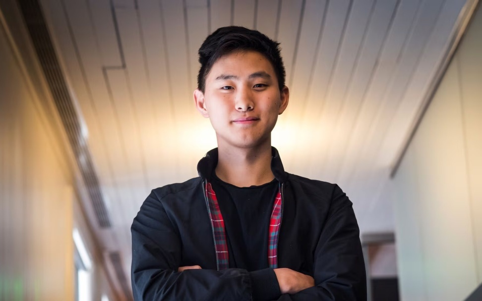 28岁Alexandr Wang，没走！小扎晒出合照