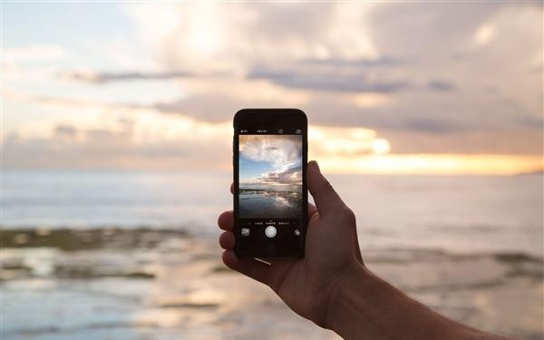 最高暴涨3000元!史上最猛安卓涨价潮来了 2026年手机出货量将创13年来新低