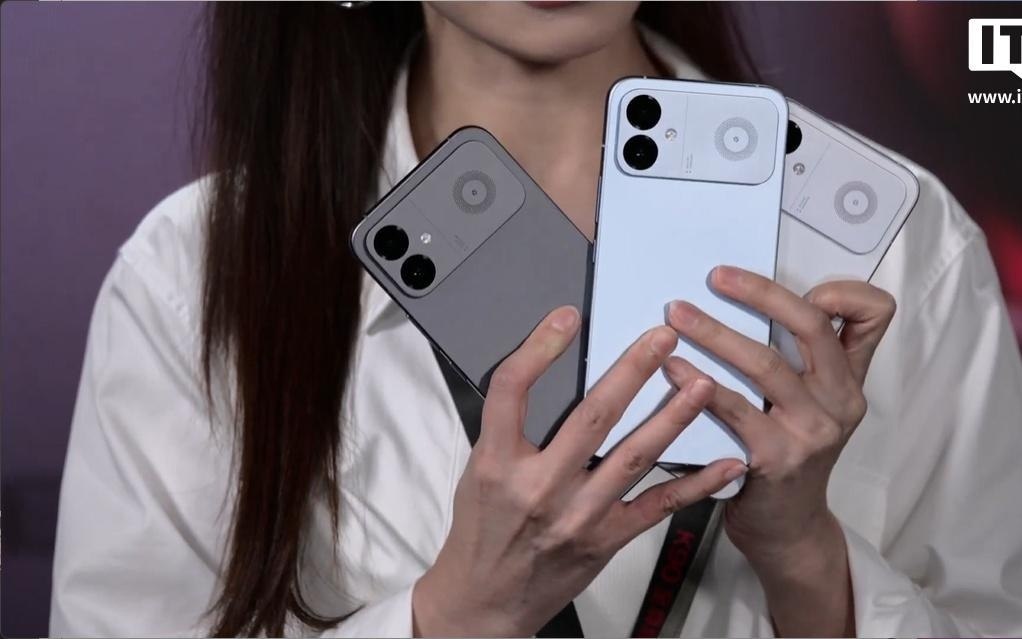 TCL华星官宣独家供屏小米REDMI K90至尊版手机