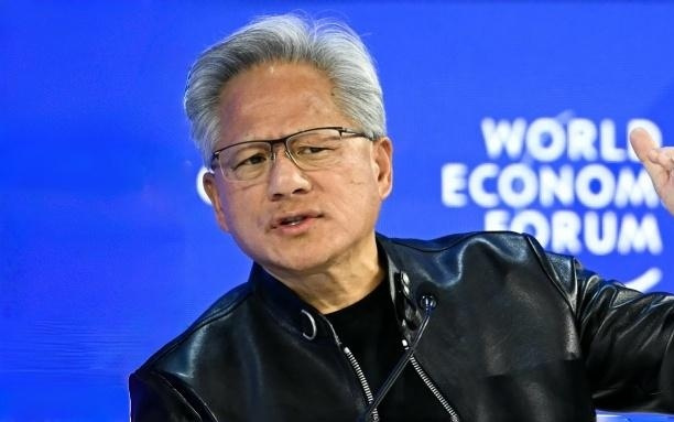 黄仁勋一句话，全球芯片股集体涨停