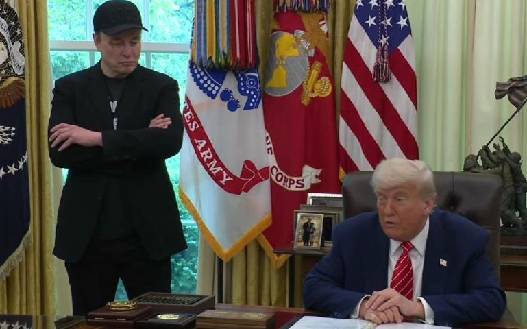 “科技右翼与MAGA观点互搏，怎么和中国争？”