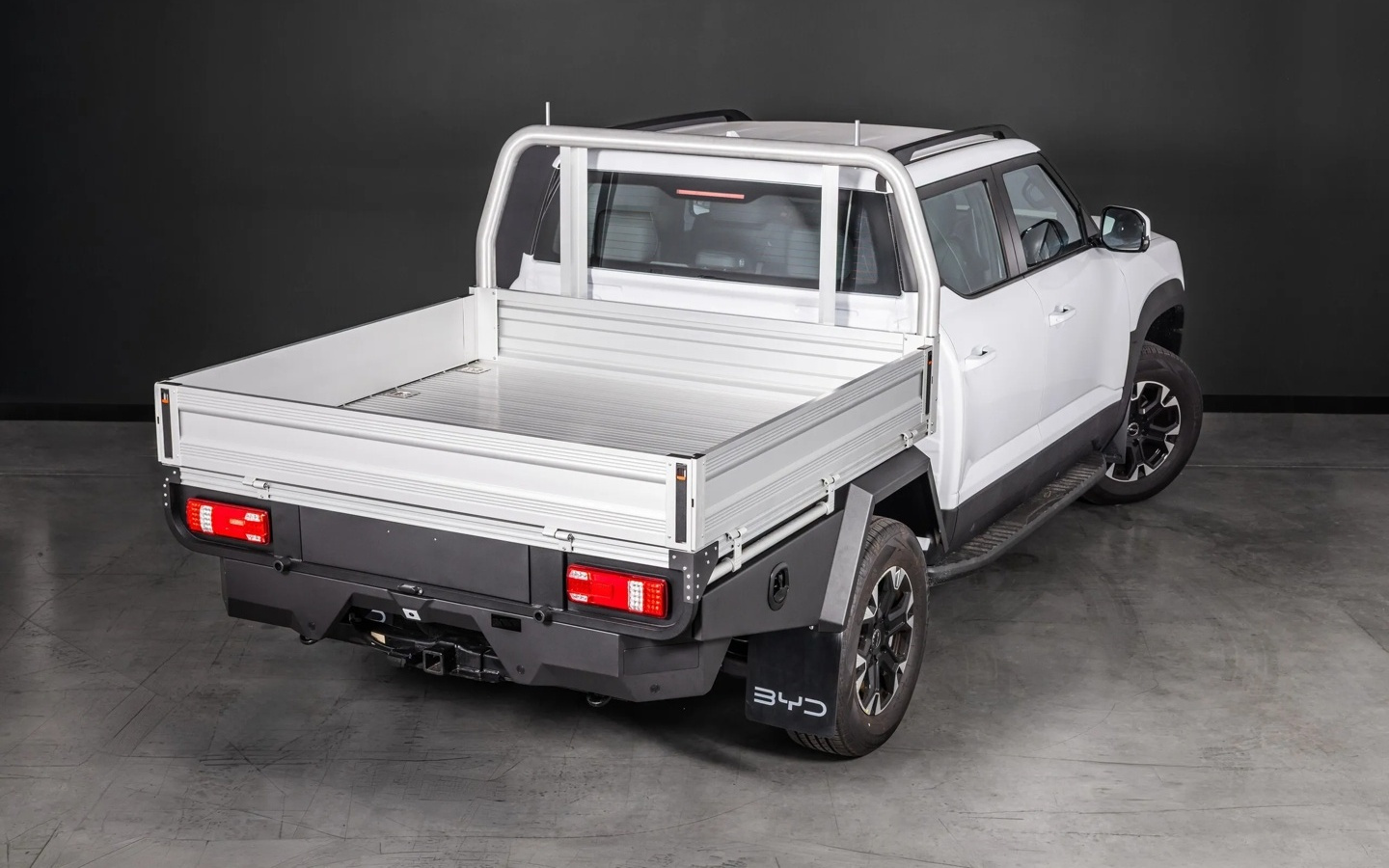 比亚迪新Shark 6回应福特CEO“中国皮卡难干重活”：能拖拽3.5吨