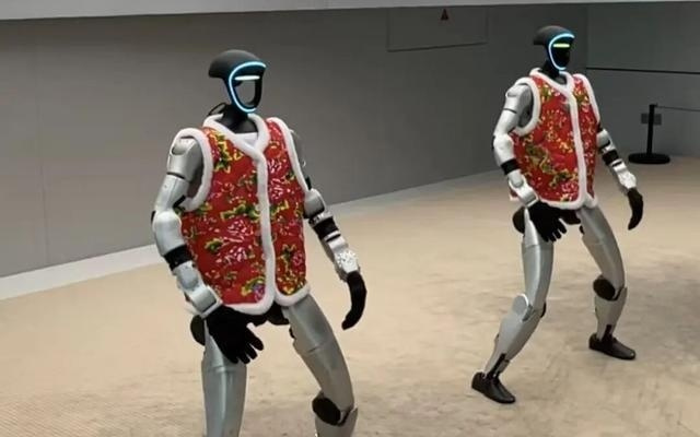 河南首家人形机器人4S店成清明打卡热点