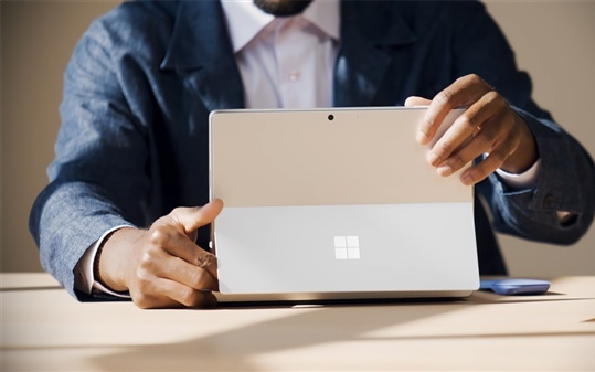 起售价13000+！微软正式发布Surface Pro 12：回归首发Intel芯