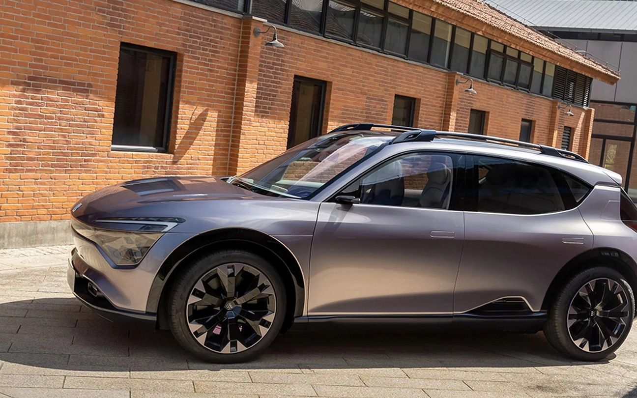 通用上海设计工作室展示两款别克概念车，分别主打舒适、驾控