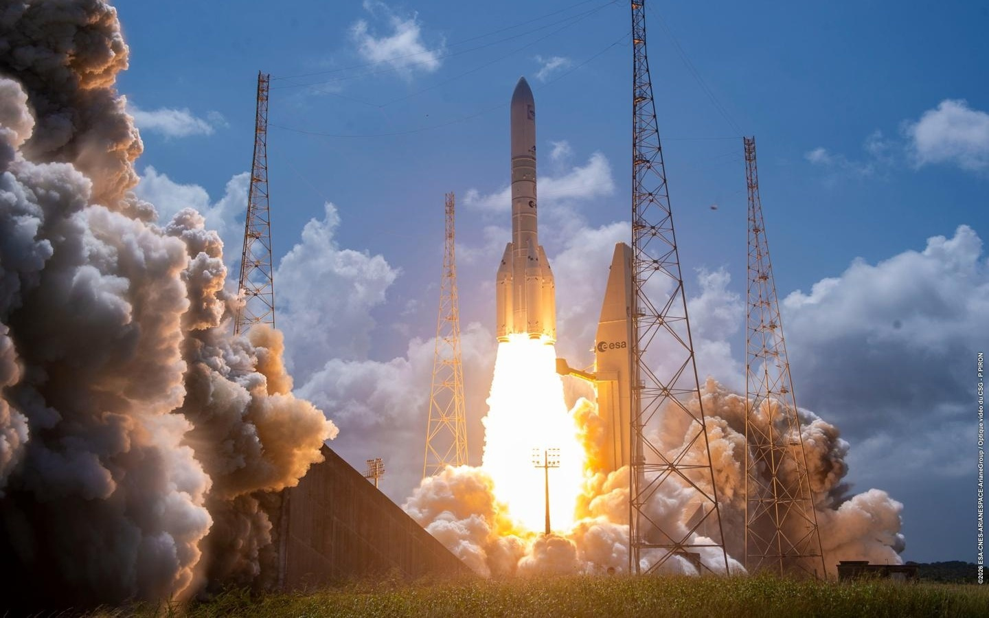 欧洲最强火箭Ariane 64首飞成功,成功部署32颗亚马逊卫星