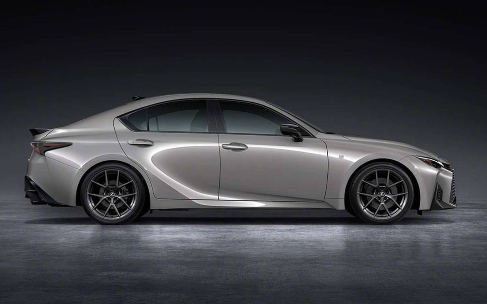 裸车 19.99 万元，曾经一车难求的雷克萨斯 ES，也开始打折卖了