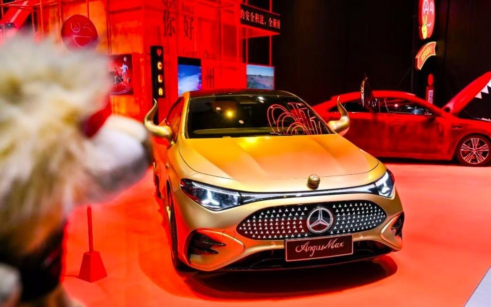 只有奔驰能超越奔驰，三叉星徽携25项世界纪录登陆广州车展