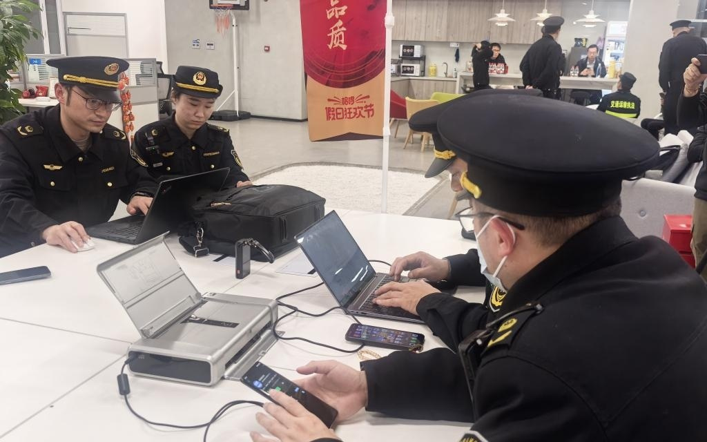 被点名违规解除限速，上海市场监管部门连夜对哈啰租电动车展开调查