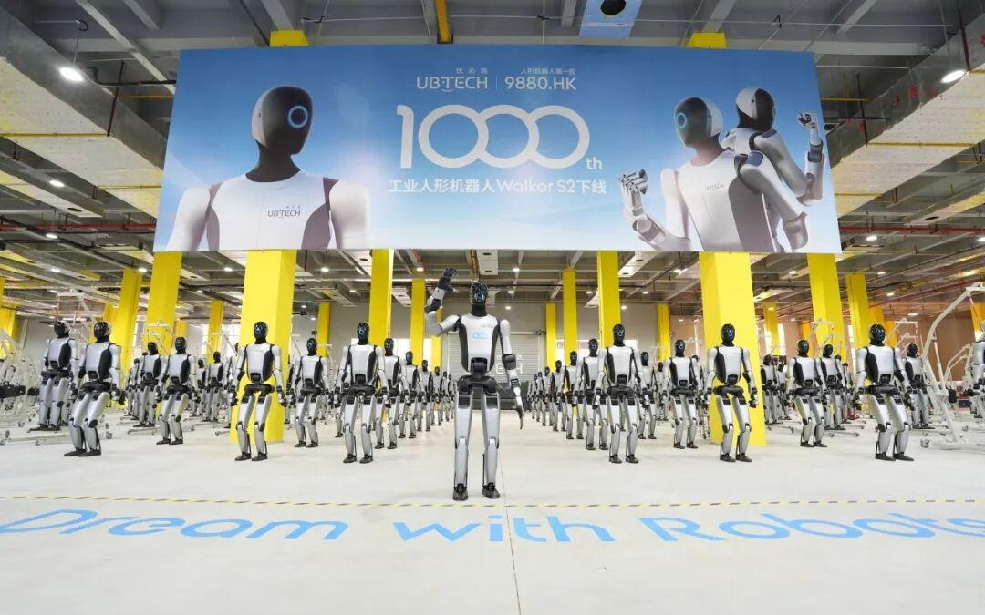 优必选第1000台工业人形机器人Walker S2在柳州下线