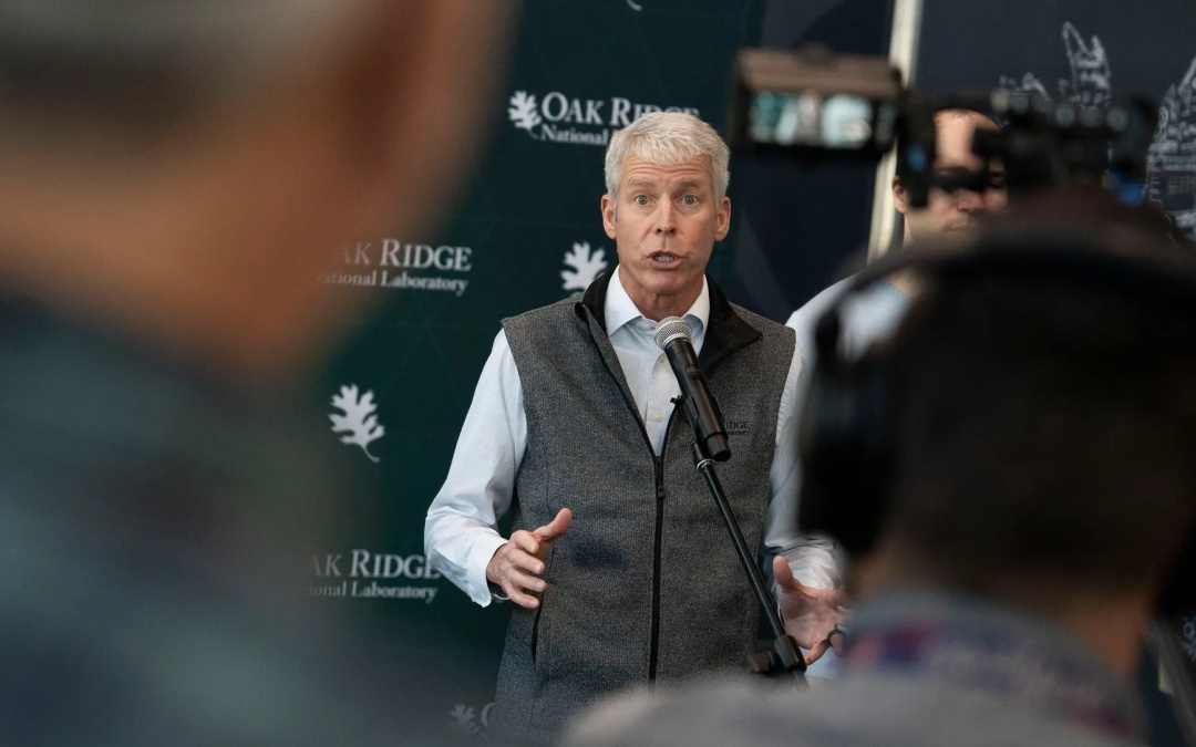 美国「曼哈顿计划」启动！OpenAI谷歌等24巨头打响「科技珍珠港之战」