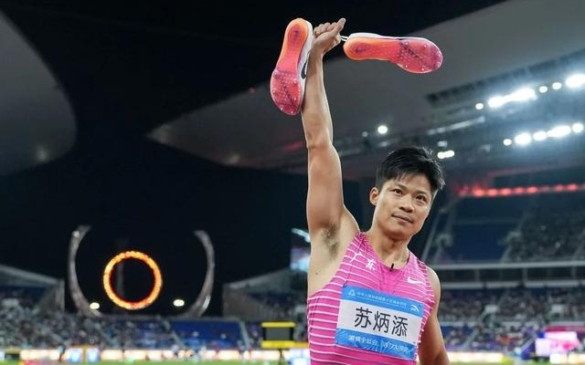 苏炳添以通讯作者身份发表子刊论文,网友扒出苏神意外 “公开” 了自己的 QQ 号?该账号点赞量已飙升十余万