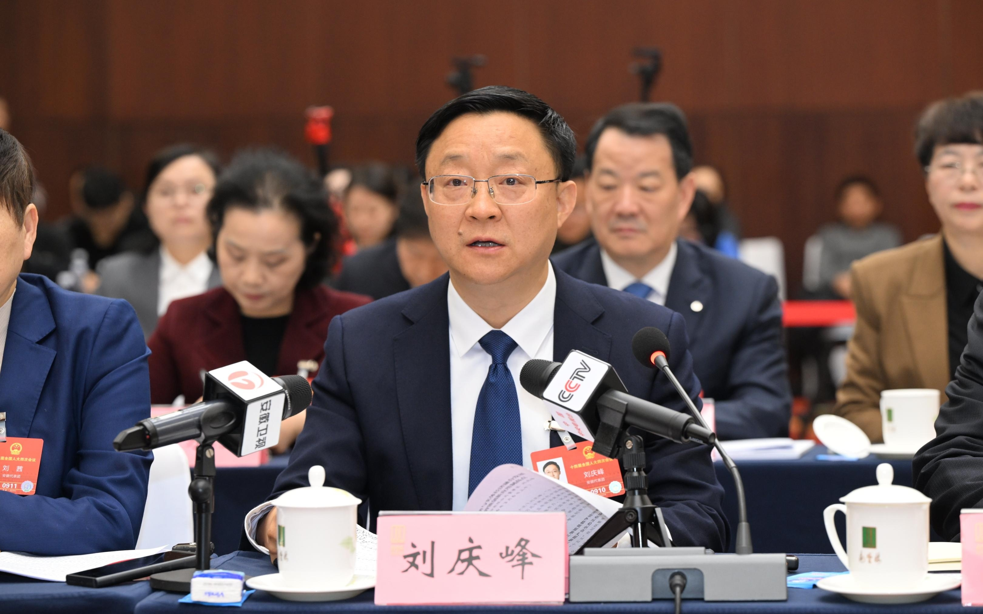 部分AI学伴仍是“答题工具”，刘庆峰：简单套大模型走不远