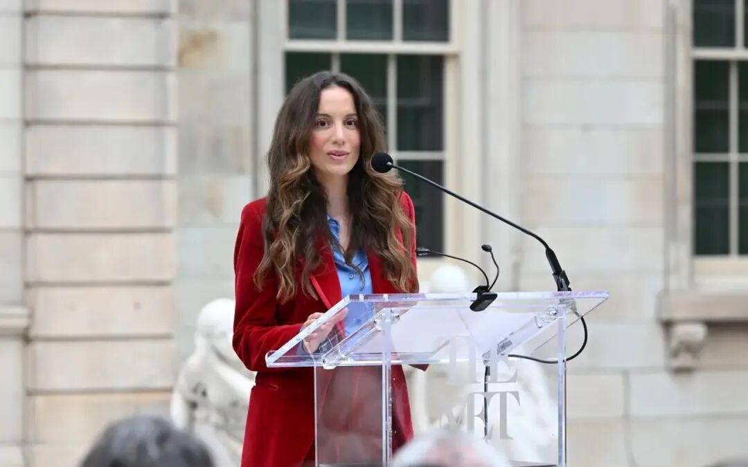 产品还是个文件夹，投资人抢着砸钱：只因她是「前OpenAI」？