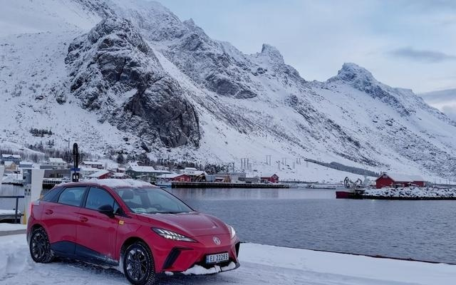 开车过新年｜充电12次成功8次，自驾北极圈也有“里程焦虑”