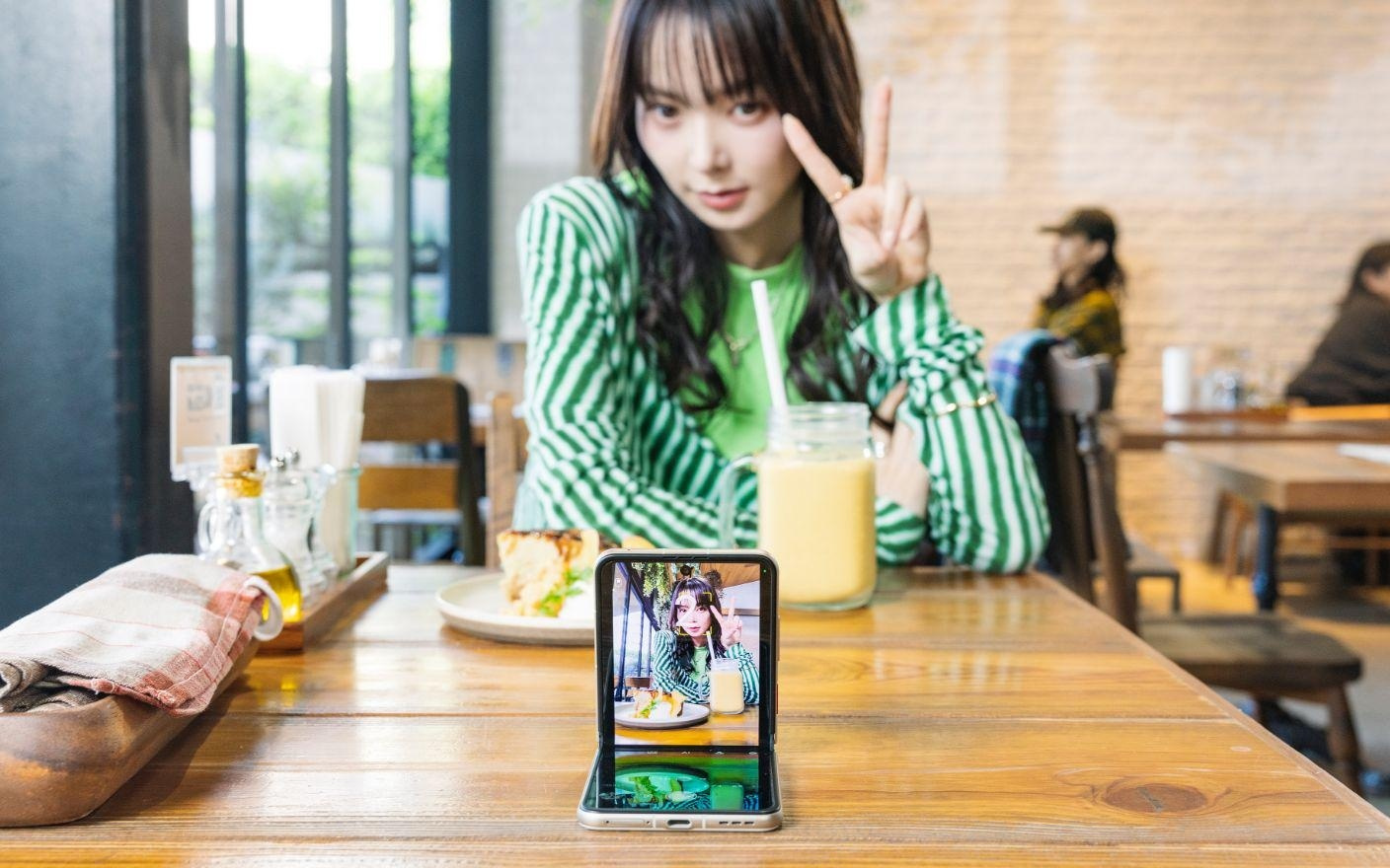 努比亚海外发布Flip 3小折叠手机，配置亮点多