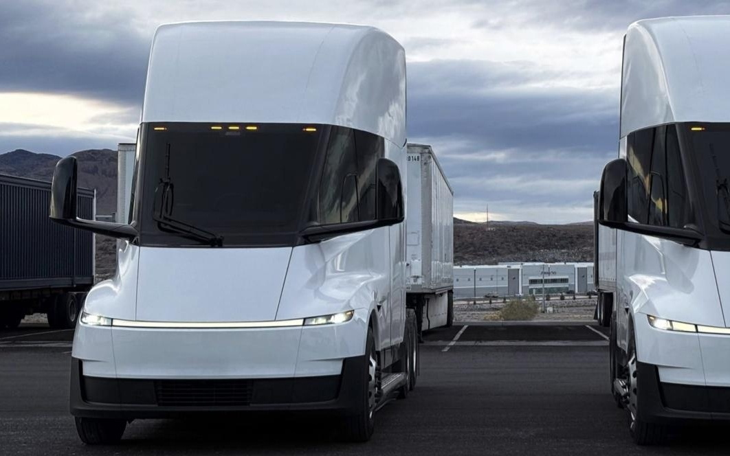 特斯拉Semi电动卡车售价曝光：标准续航版25万美元