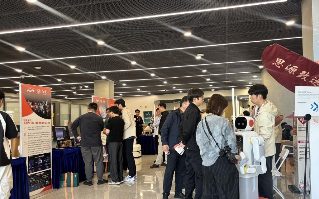 从家务机器人到“拖延启动项链”，青年创业者把奇思妙想变为现实