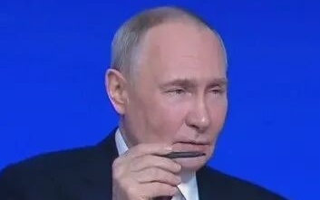 宇树机器人给王力宏伴舞，表演高难度空翻！马斯克点赞