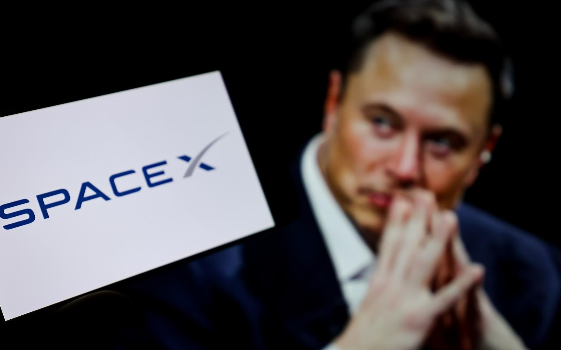 SpaceX浑身拧巴