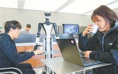 机器人为美好生活赋能（新时代画卷）