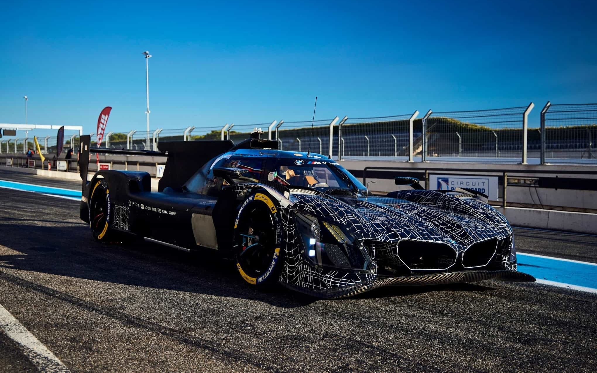 宝马发布2026款M Hybrid V8赛车，近50%车身部件焕然一新