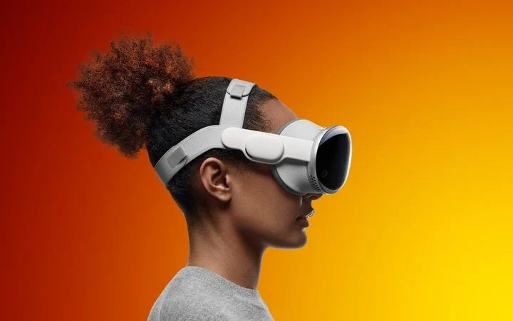 古尔曼称苹果今年迭代 Vision Pro 头显：M4 芯片、新款头带