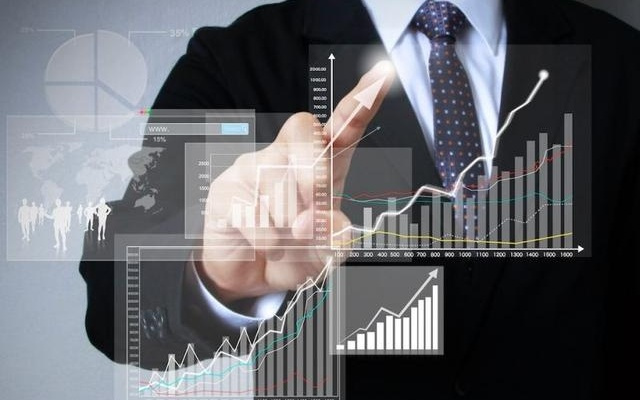 「AI新世代」PC护盘AI创收！联想集团双轨叙事之上，杨元庆谈存储价格上涨与AI泡沫