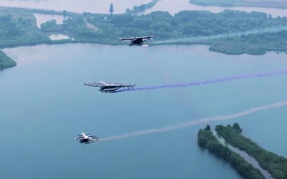 吨级以上eVTOL完成首次混合三机编队飞行 中国低空经济进入多机协同新阶段？｜科技观察