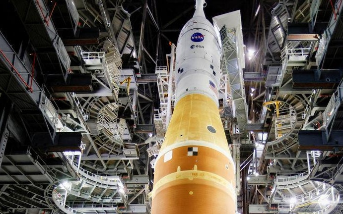 NASA阿尔忒弥斯2号重返发射台，拟4月初执行载人探月任务
