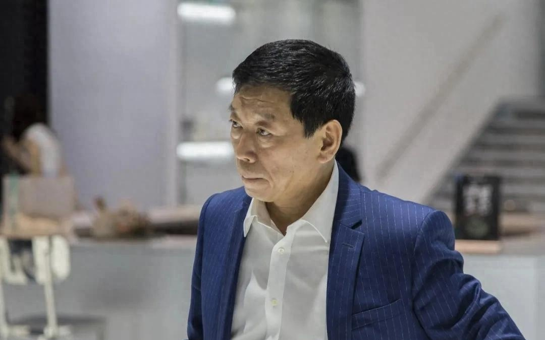 讨好中年人，魏建军拼了