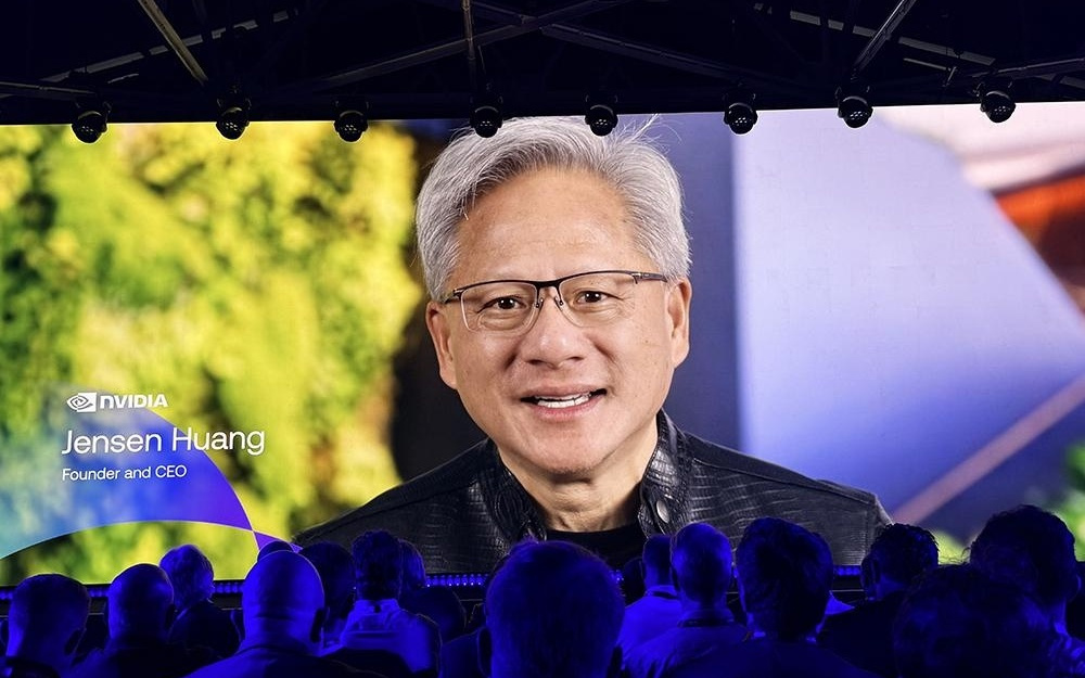 起猛了！Arm推出首个自研CPU，黄仁勋贴大脸发言