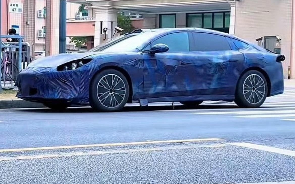 比亚迪方程豹首款轿车谍照曝光：外观动感，消息称命名“镁9”