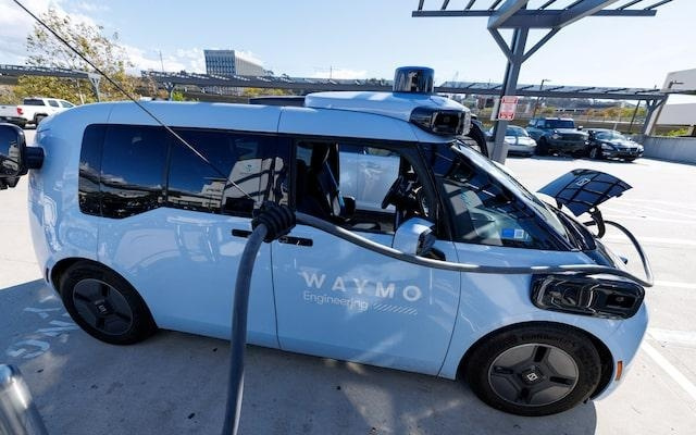 Waymo、特斯拉警告：美国不努力，中国将定义自动驾驶