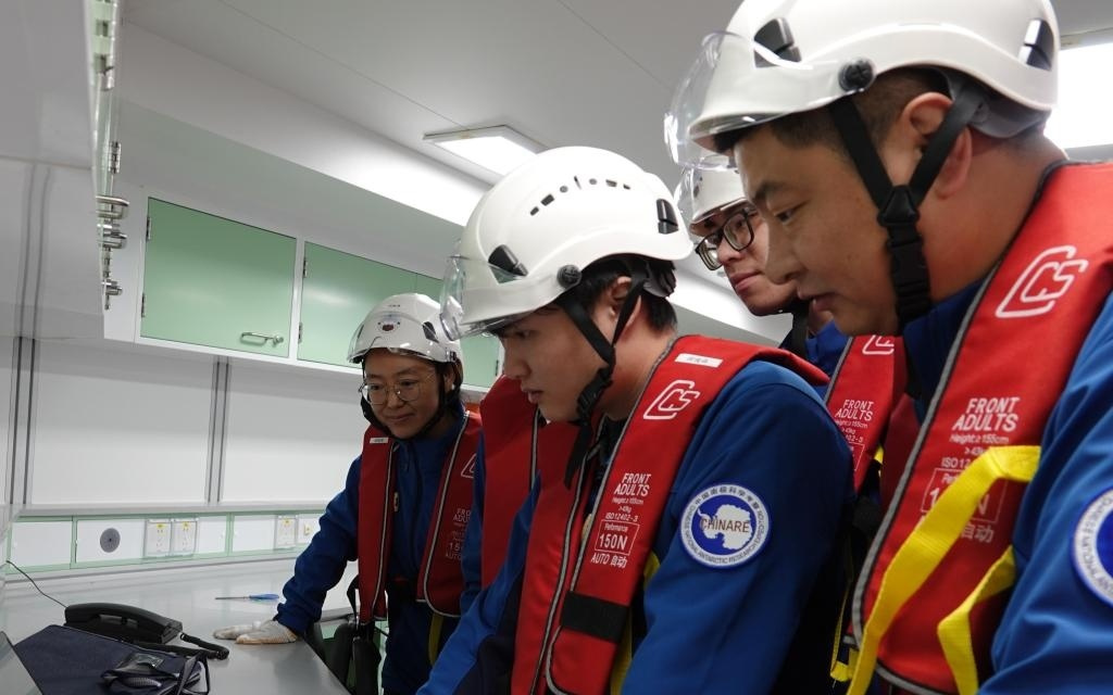 “雪龙”号大洋队开始大洋考察作业