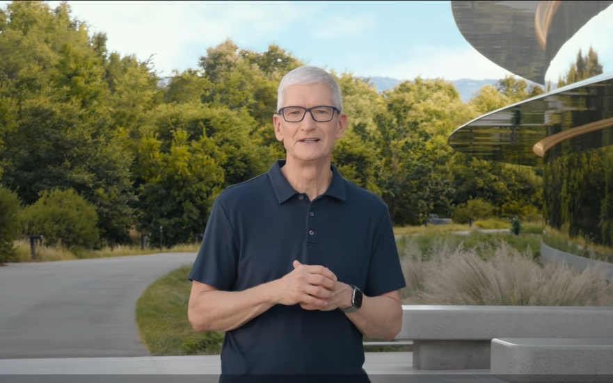 17999元，史上最贵iPhone来了！网友：谁家充电宝逃出来了？