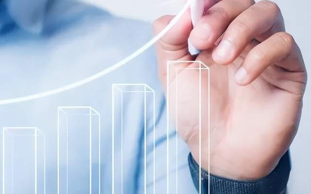 Meta一边挥刀赶走老白兔，一边改绩效发甜枣