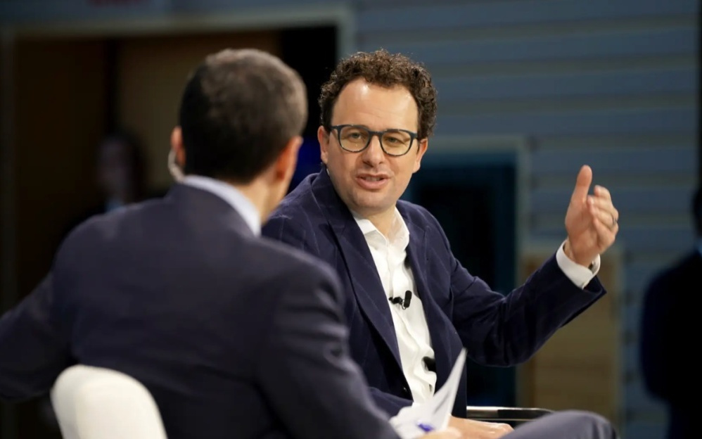 拉响紧急警报后,奥特曼再遭暗讽:孤注一掷,或将死无全尸!