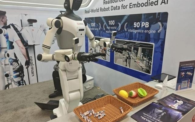 海外“练兵”寻溢价，中国人形机器人出海“闯世界”