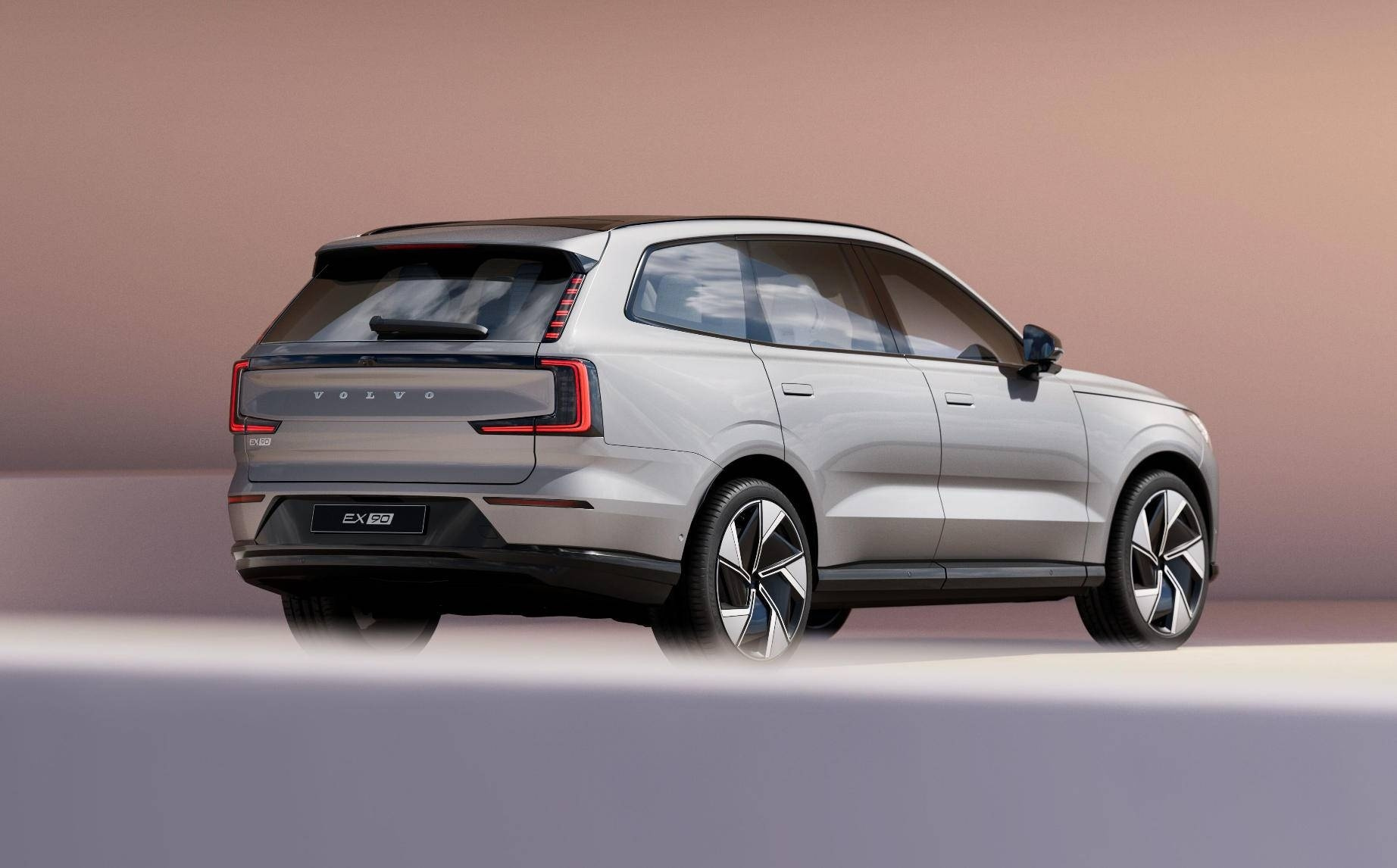 沃尔沃把「油、电、混」都摆上北京车展，99 岁的安全牌还要继续打丨北京车展