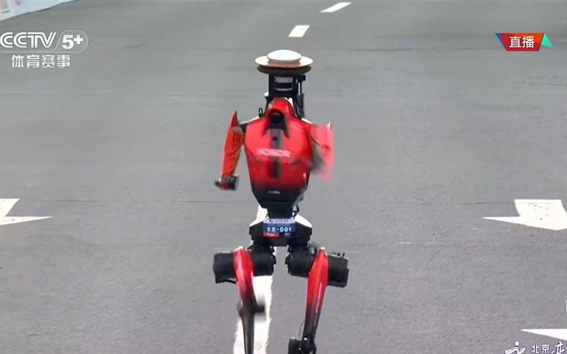 50分26秒！2026北京亦庄人形机器人半马冠军出炉