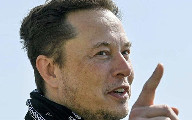 做人形机器人，不是拼人头：马斯克与王兴兴正在改写规则