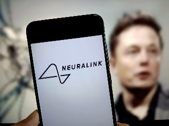 马斯克旗下脑机接口公司宣布，首次一天内完成两台手术！
