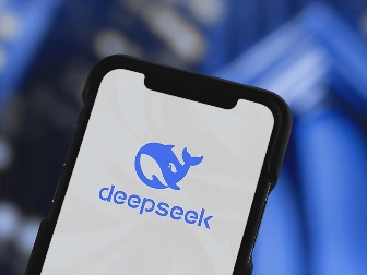 DeepSeek一句话让国产芯片集体暴涨！背后的UE8M0 FP8到底是个啥
