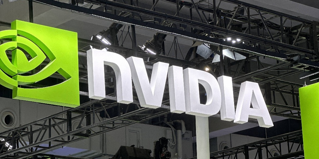 英伟达CFO访谈：OpenAI千亿大单尚未敲定 领先优势“绝对没缩小”