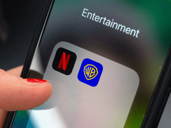 好莱坞“大地震”！奈飞豪掷超5000亿元收购华纳兄弟，包括《哈利波特》《权力的游戏》《蝙蝠侠》《老友记》等版权！迪士尼慌了？