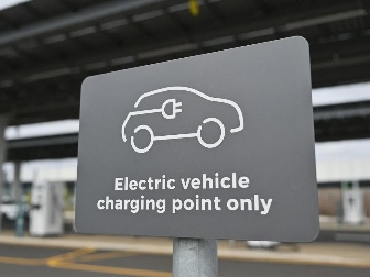 福特带头“悔棋”,美国汽车工业的纯电泡沫破了