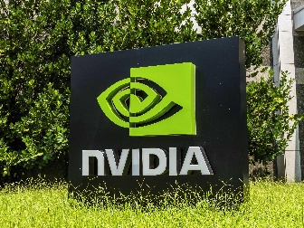 納指漲超300點(diǎn)，科技股集體飆升，甲骨文漲近7%，英偉達(dá)市值增超萬(wàn)億元，小馬智行漲11%