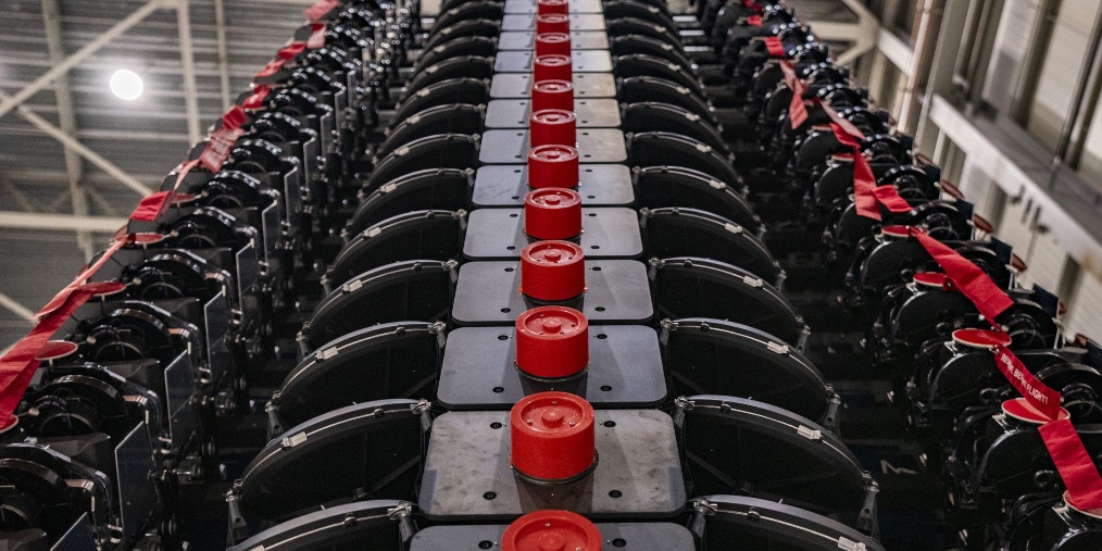 星链疯狂扩张后，马斯克SpaceX宣布史上最大卫星降轨行动