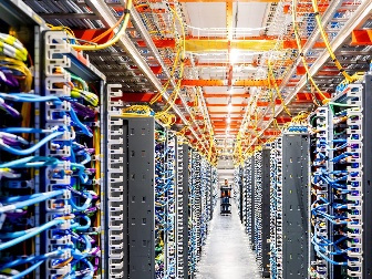 当算力开始“排队”，IT分销商不再只是“卖货的人”